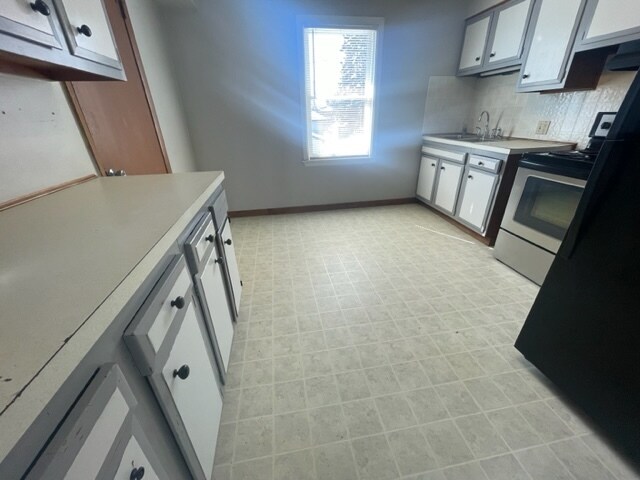 Building Photo - 711 Zimbal Ave