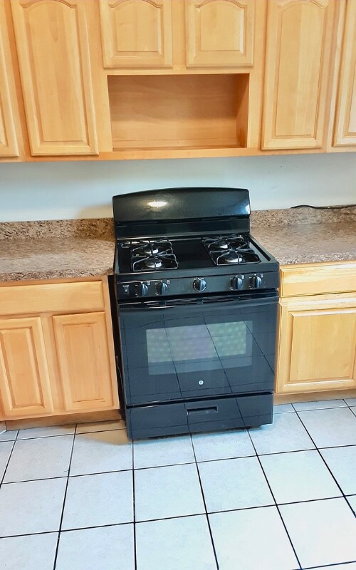 Building Photo - 144 Mapes Ave