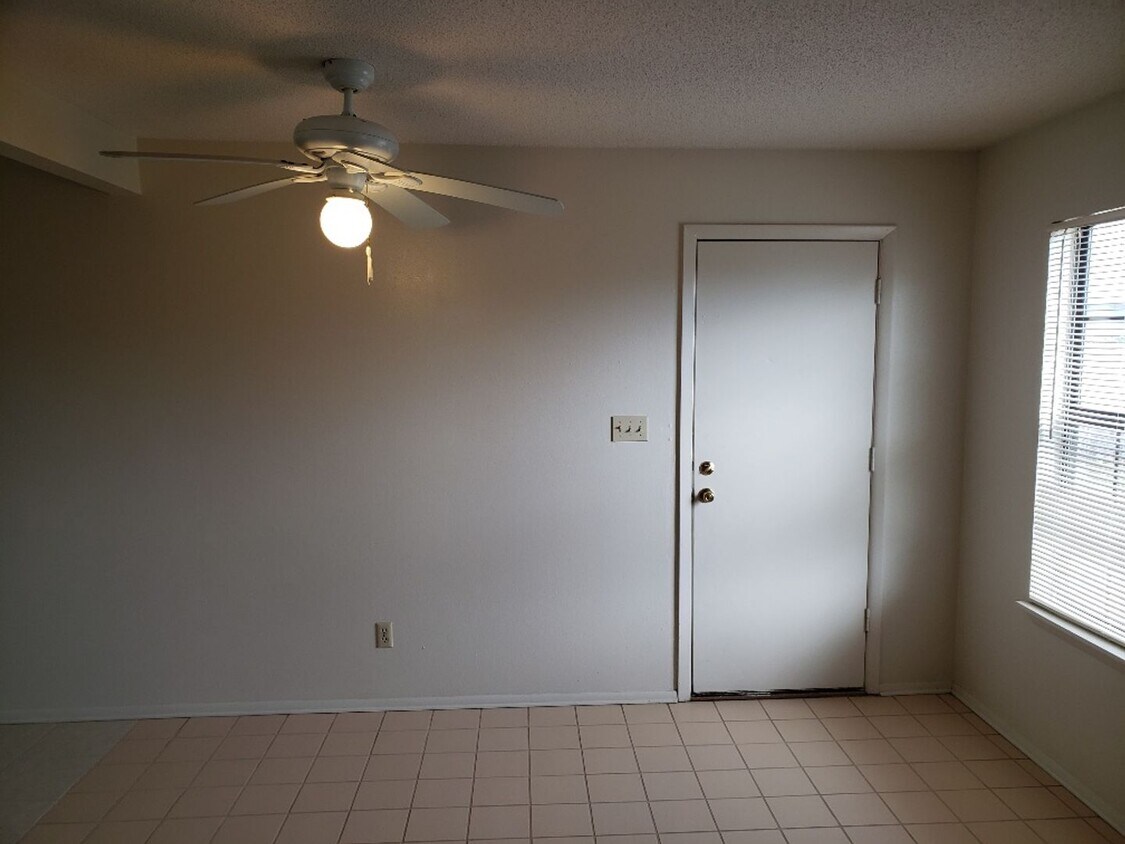 Primary Photo - 3 Lake Avenue Mary Esther, FL 32569