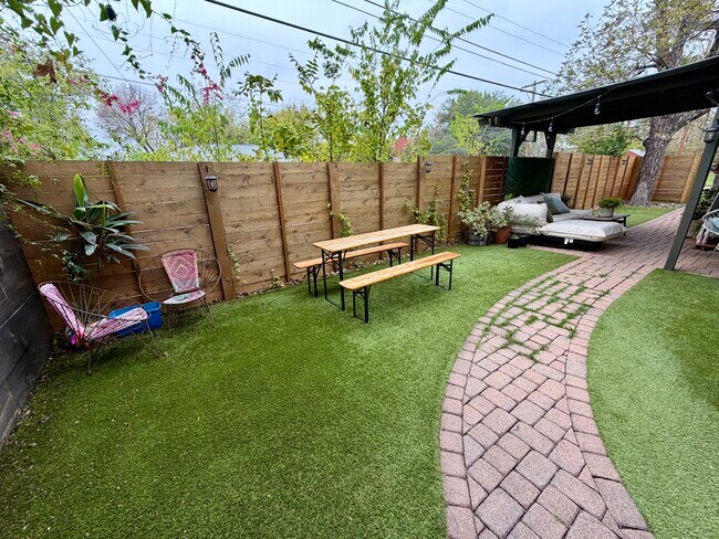 Foto del edificio - 2201 E 20th St