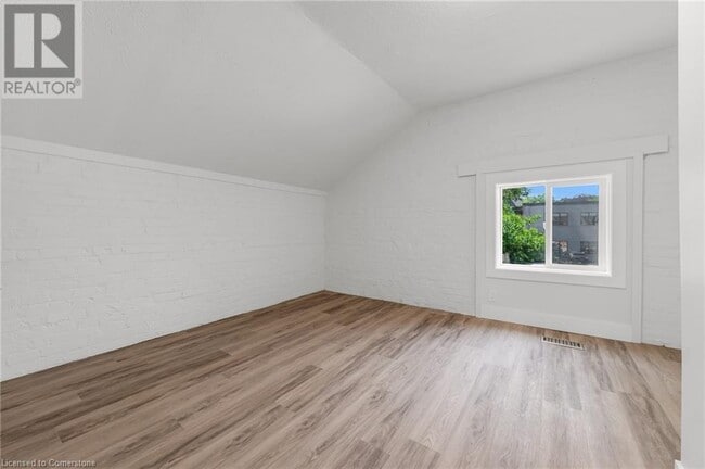 Building Photo - 22 Stirton St