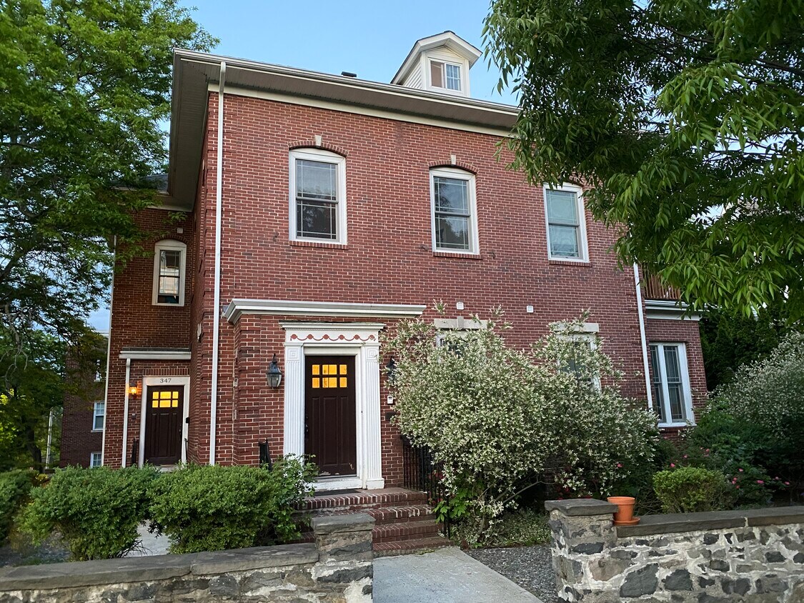 Primary Photo - 299 Governor St