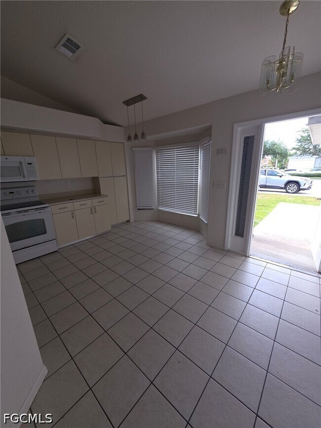 Foto del edificio - 910 Cape Coral Pkwy W