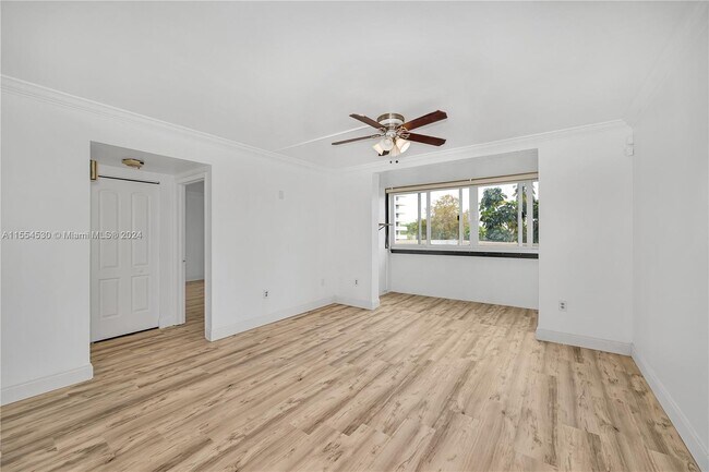 Foto del edificio - 919 Hillcrest Dr