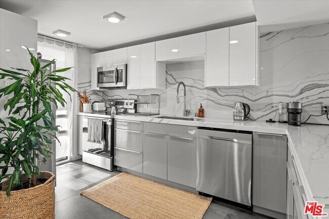 Foto del edificio - 4316 Marina City Dr