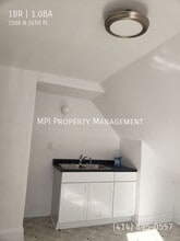 Building Photo - 3306 N 24th Pl