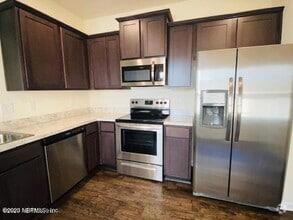 Building Photo - 440 Aralia Ln
