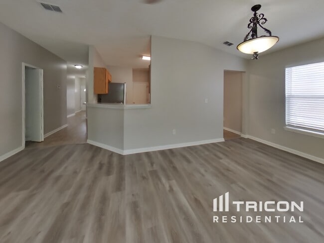 Building Photo - 3424 International Village Dr W