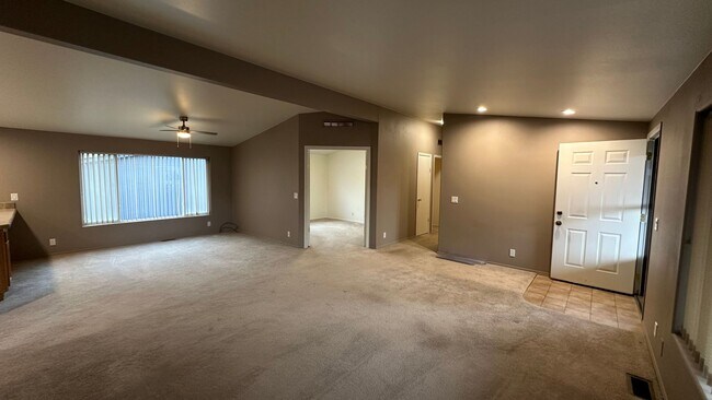 Building Photo - Look at this great 3 Bedroom House in Wins...