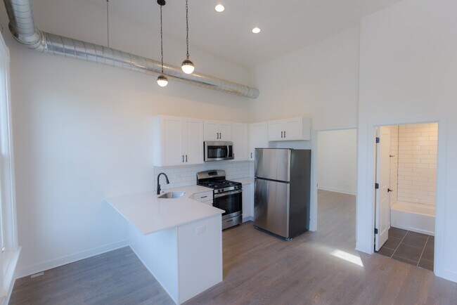 Building Photo - 415 W North Ave