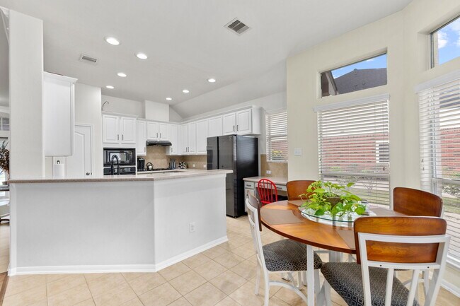 Building Photo - 15211 Cypress Post Ln