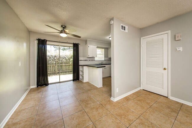 Foto del edificio - 2 Bedroom Apt. in Prime Location - Newly R...