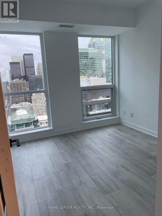 Building Photo - 327 King St W