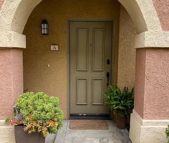 Building Photo - Beautiful Clubhouse Condo For Lease