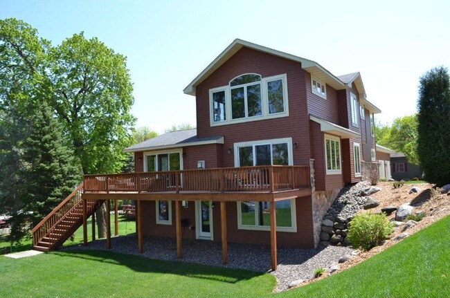 Building Photo - Gorgeous 5 Bedroom Home for Rent on Lake M...