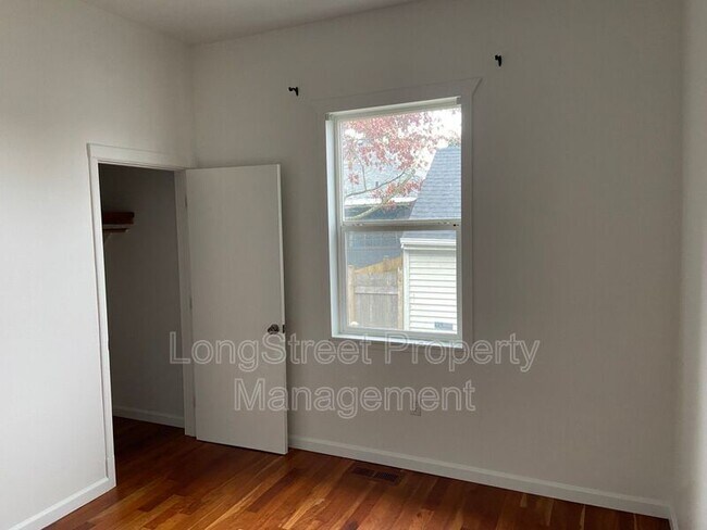 Foto del edificio - 2624 NE Sumner St