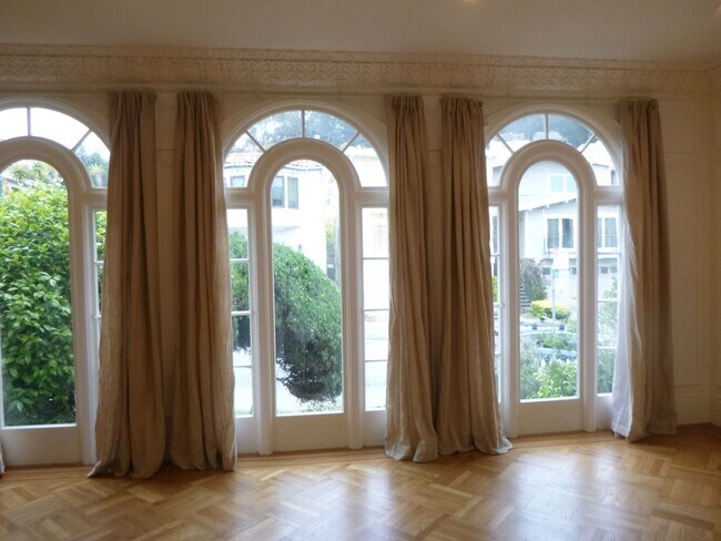 Building Photo - 3 BEDROOM HOUSE WITH UTILTIES INCLUDED IN ...