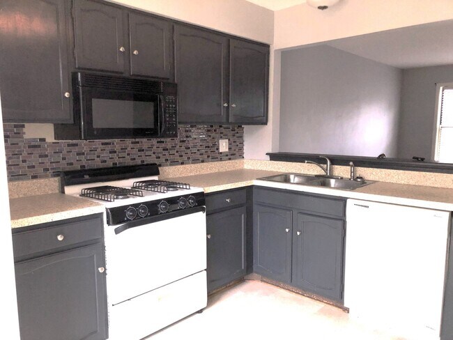 Building Photo - 1784 DeForest Ln