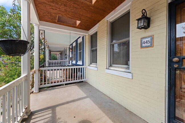 Foto del edificio - 445 Newton Pl NW