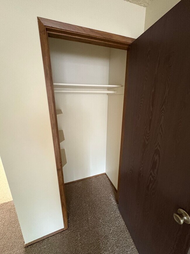 Foto del edificio - 2 Bed/1 Bath Unit Located in SE Bend Triplex - Month to Month Lease Term