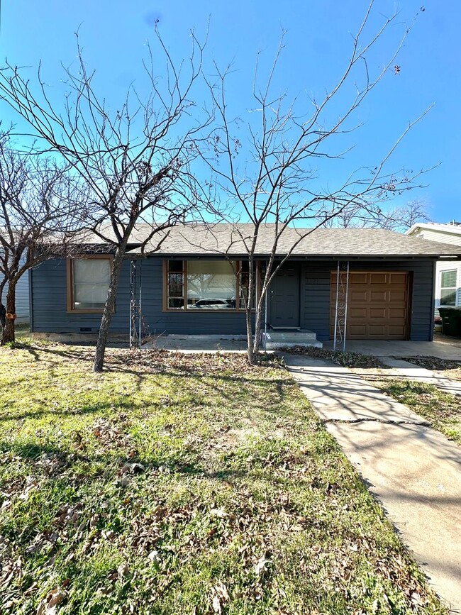 Building Photo - COMING SOON - Cozy Santa Rita Home!