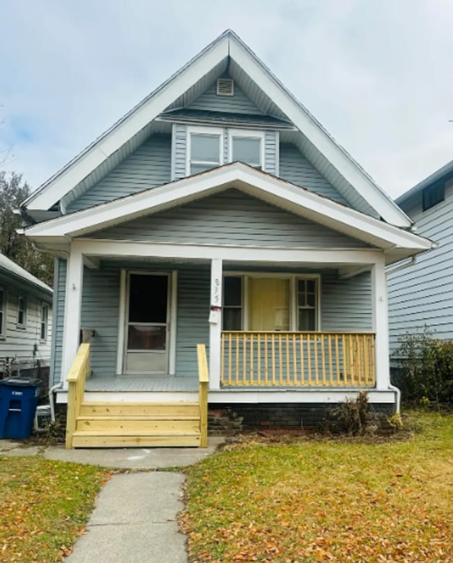 Building Photo - 835 Toronto Ave