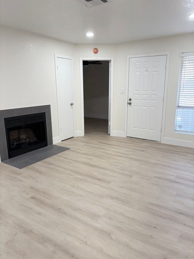 Foto del edificio - **BRAND NEW!! FULLY RENOVATED CONDO IN CHANDLER (CHANDLER BLVD & COOPER)**