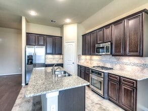 Building Photo - 1530 Holly Chase Ct