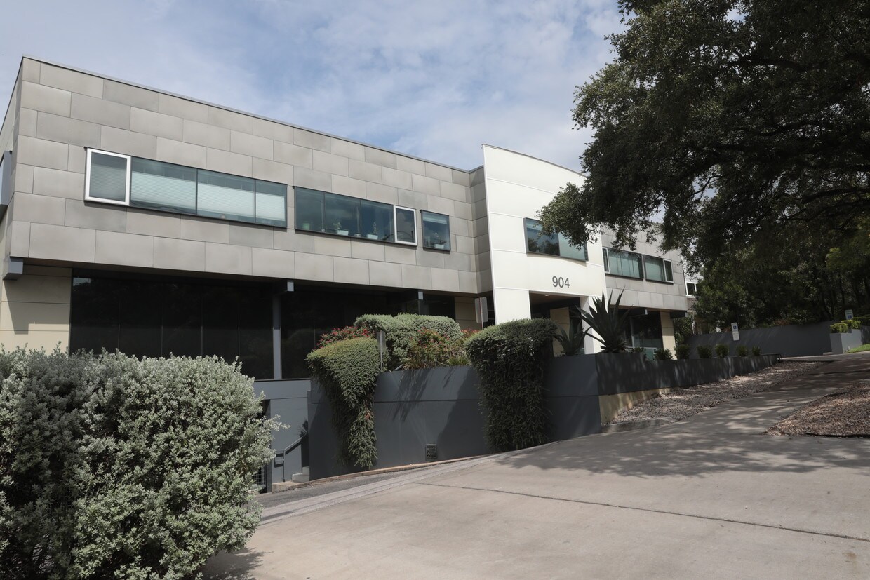 Primary Photo - 904 West Ave