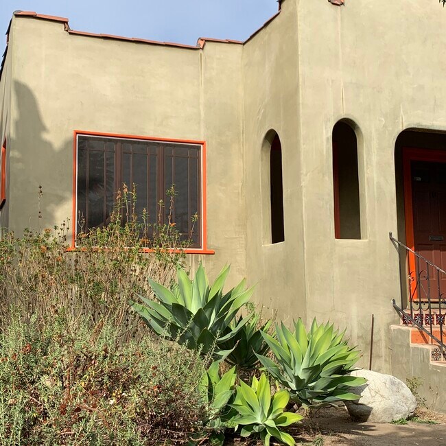 1829 en el lado izquierdo - 1829 S Cloverdale Ave