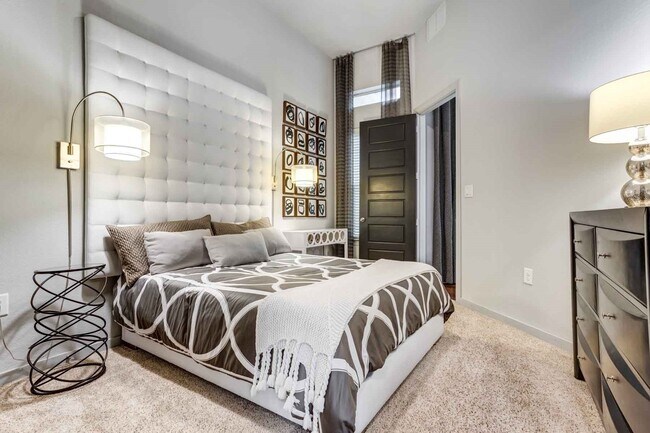 Foto del edificio - 2525 McCue Rd