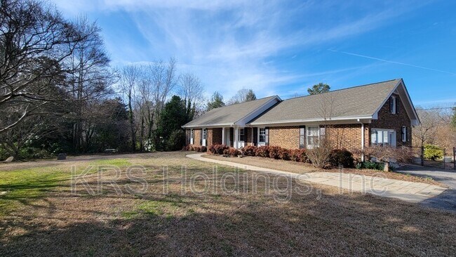 Building Photo - 3100 Manor Ridge Dr