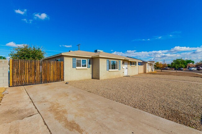 Foto del edificio - Charming 3 bedroom 2 bathroom home in Phoe...