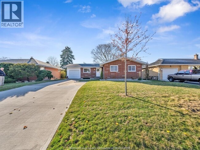 Photo du bâtiment - 8 Gladstone Ave