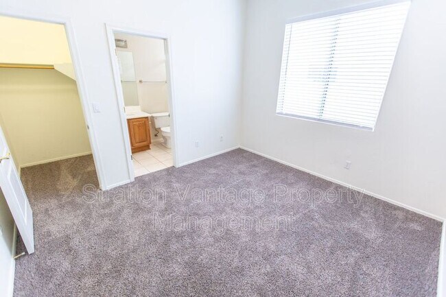 Foto del edificio - 16844 S 14th Ln