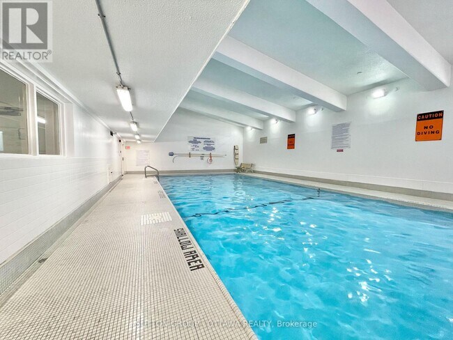 Photo du bâtiment - 900 Dynes Rd