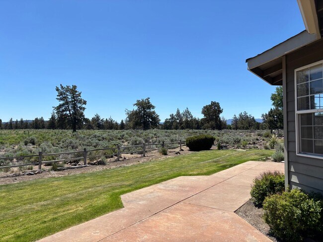 Foto del edificio - Great Tumalo Single Story Home with Mounta...