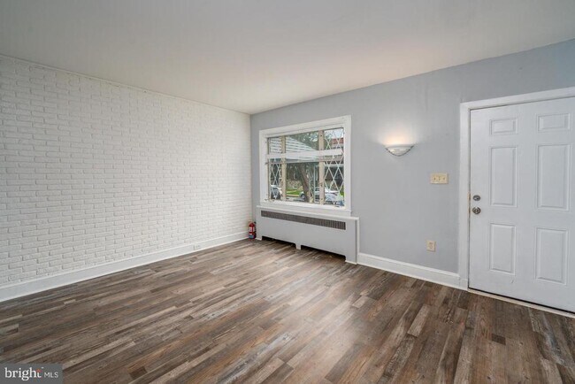 Foto del edificio - 3050 Mayfield Ave
