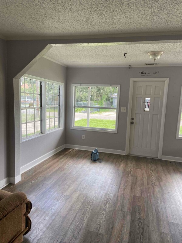 Foto del edificio - 2447 Burns St