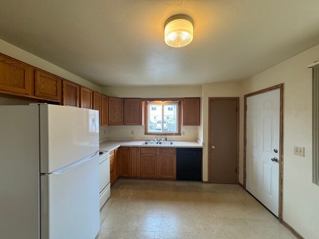 Building Photo - 2155 S Fountain Ave Building Photo - 2155 S Fountain Ave