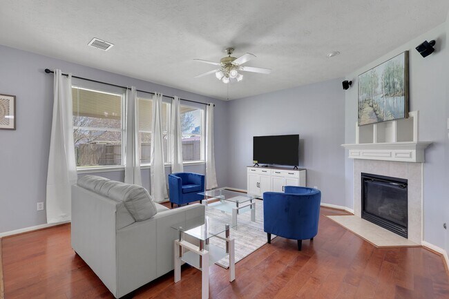 Foto del edificio - 615 Arbor Green Ln