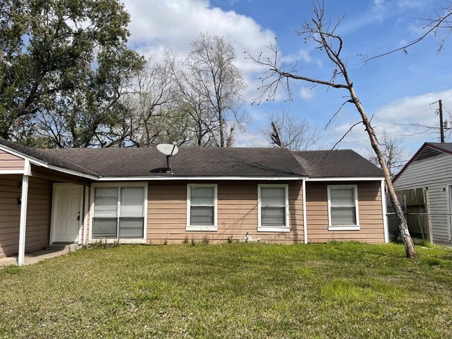 Building Photo - 4802 Dove Springs Dr