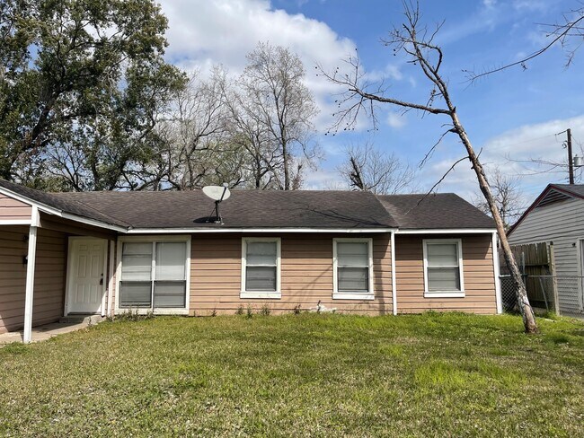 Foto del edificio - 4802 Dove Springs Dr