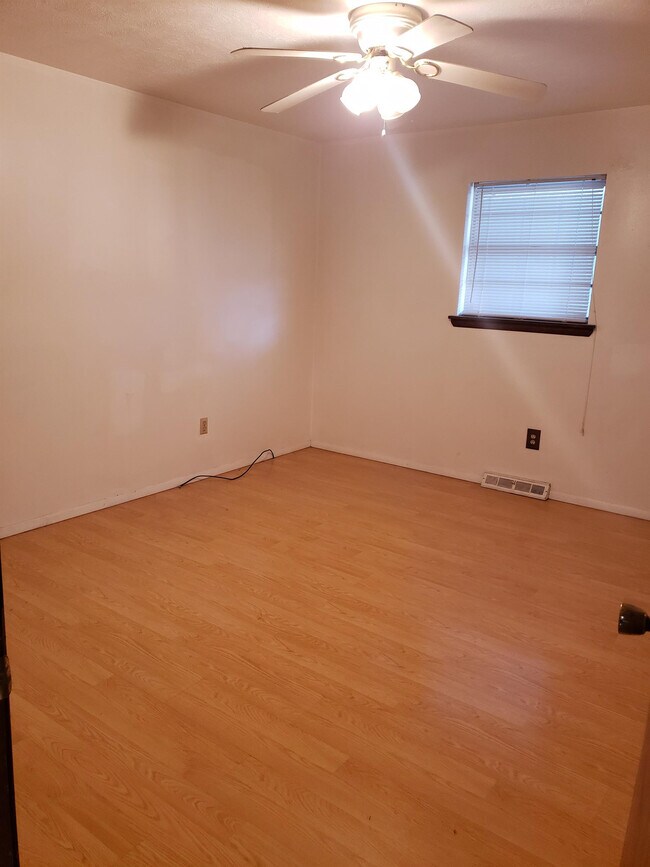 Building Photo - 2026 S Barcliff Ave