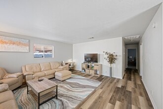 Building Photo - 1237 Lenrey Ave