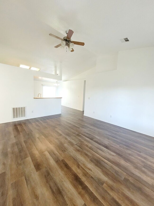 Foto del edificio - Newly upgraded 4 bedroom