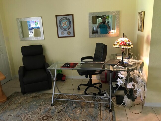 Building Photo - 3003 SE Lexington Lakes Dr