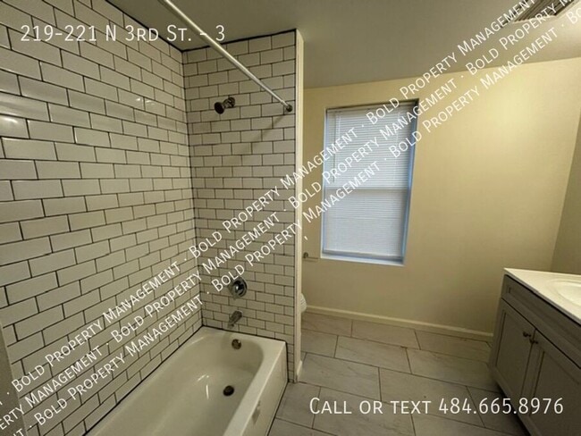Foto del edificio - 219-221 N 3rd St.-3