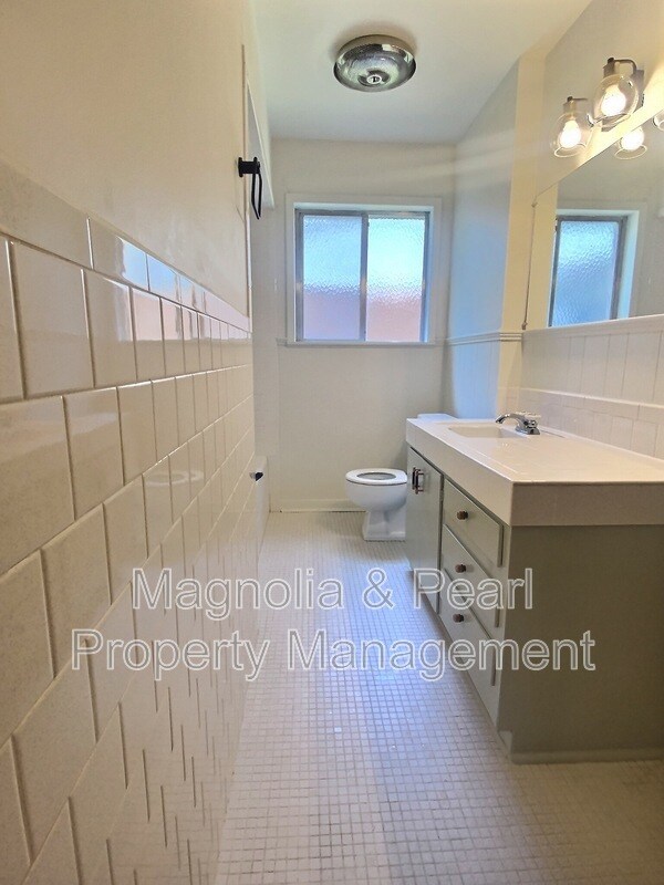 Foto del edificio - 1305 Robinwood Dr