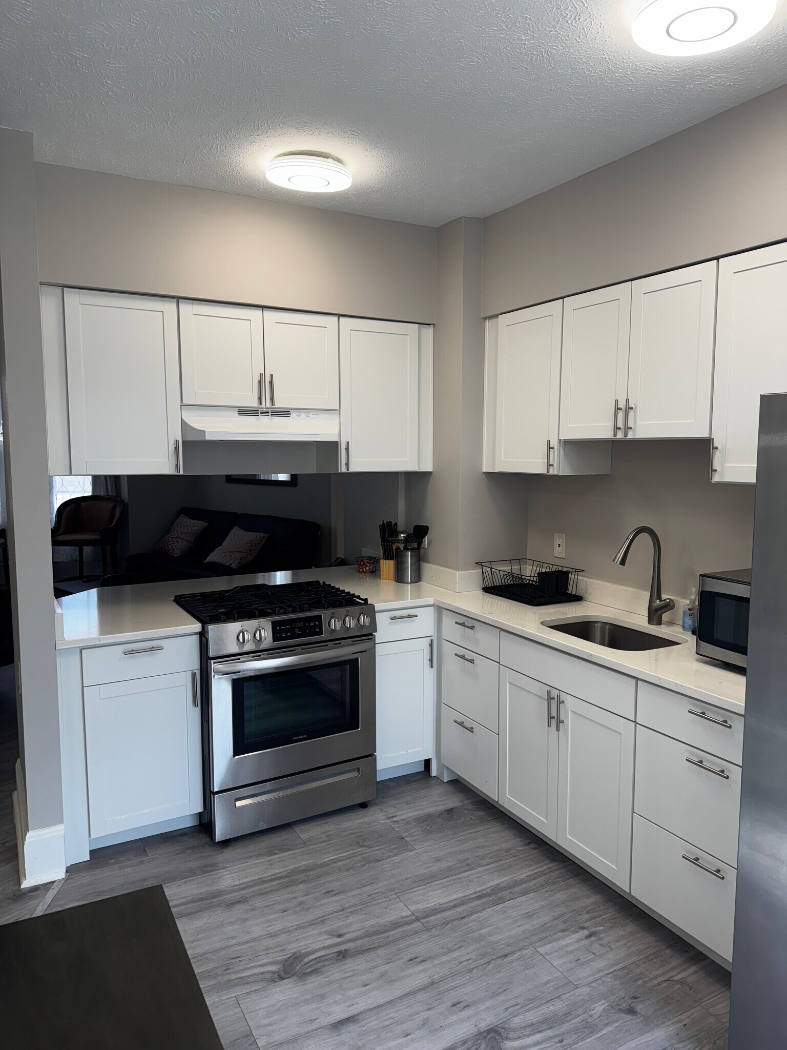 9201 Lorain Ave Cleveland, OH 44102 – photo 1